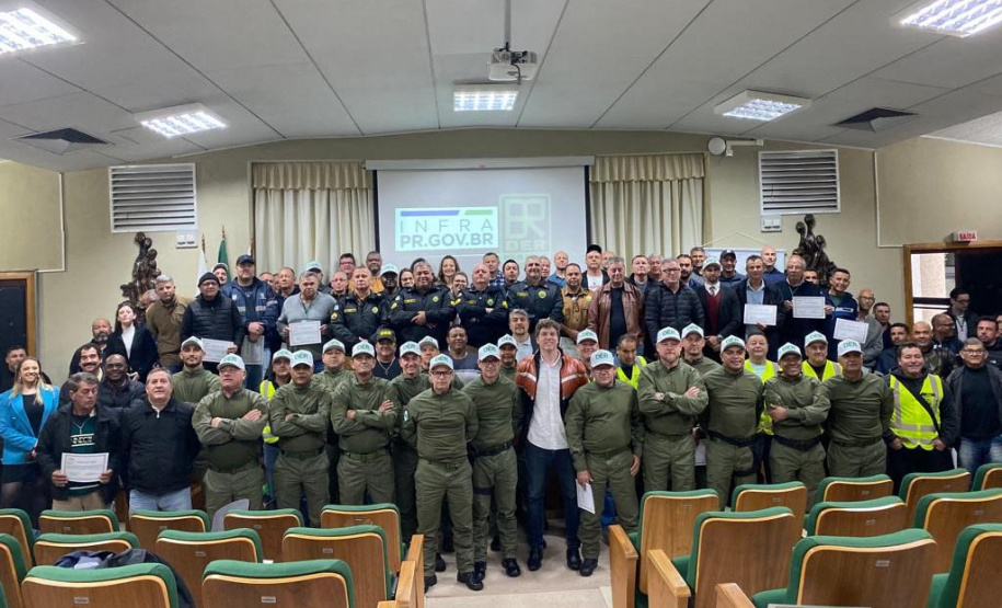 Agentes de trânsito DER 158 agentes de trânsito recebem certificação para fiscalizarem rodovias estaduais