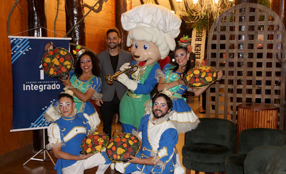 Julho tem gastronomia caiçara, dança folclórica, carneiro no buraco e ciência no calendário turístico paranaense