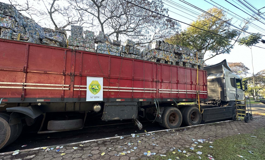 Polícia Militar apreende carreta com mais de duas toneladas de drogas em Foz do Iguaçu