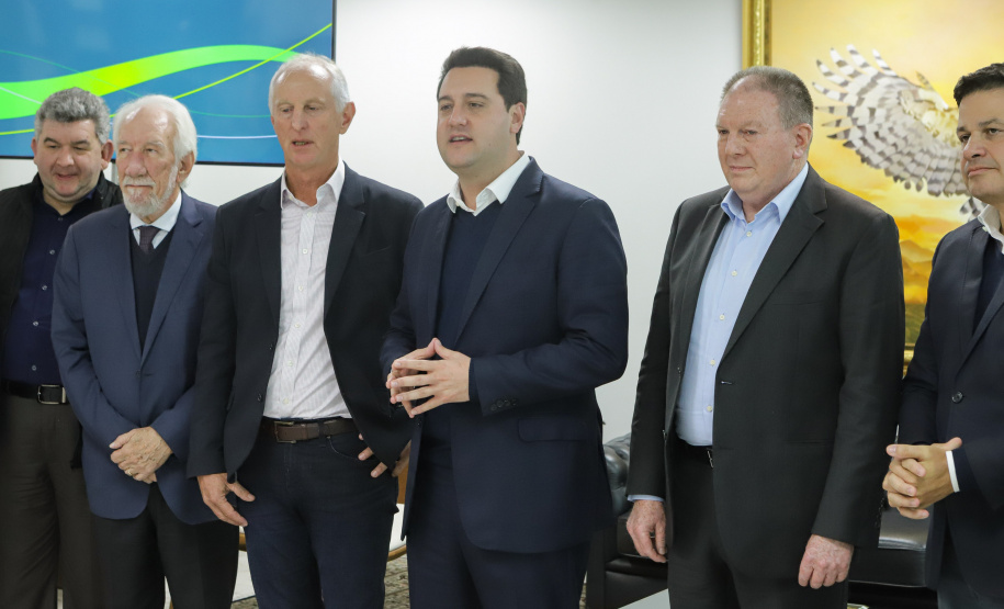 Governador Carlos Massa Ratinho Junior em reunião com a cooperativa Agrária.