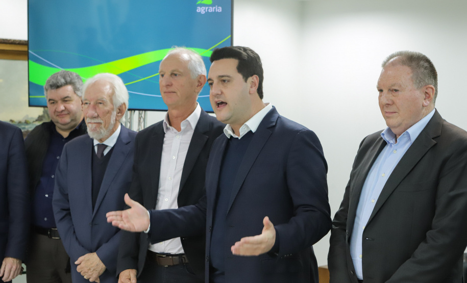 Governador Carlos Massa Ratinho Junior em reunião com a cooperativa Agrária.