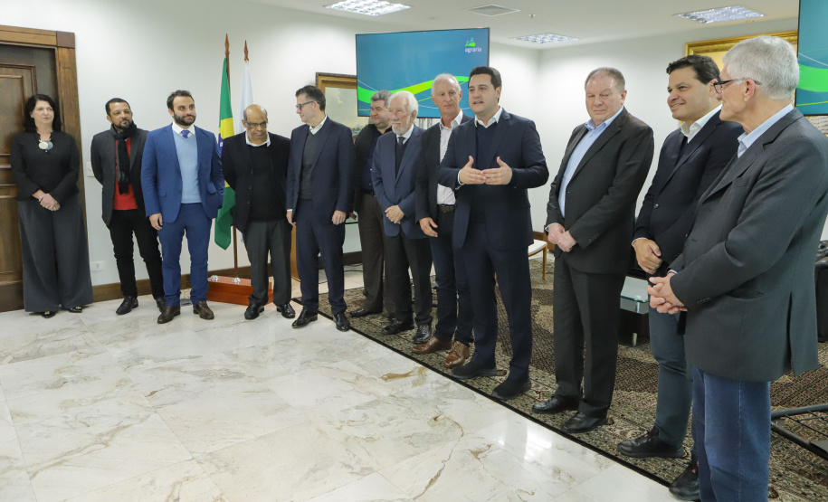 Governador Carlos Massa Ratinho Junior em reunião com a cooperativa Agrária.