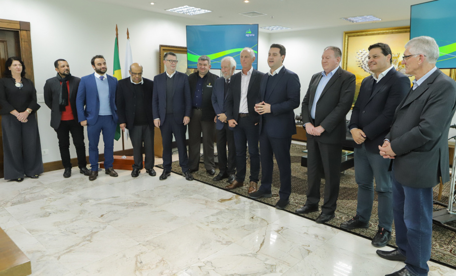 Governador Carlos Massa Ratinho Junior em reunião com a cooperativa Agrária.