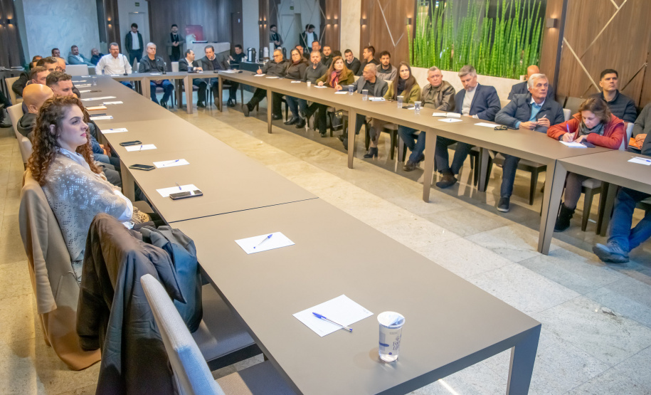 Empresários de Curitiba participam de evento sobre como economizar energia no mercado livre