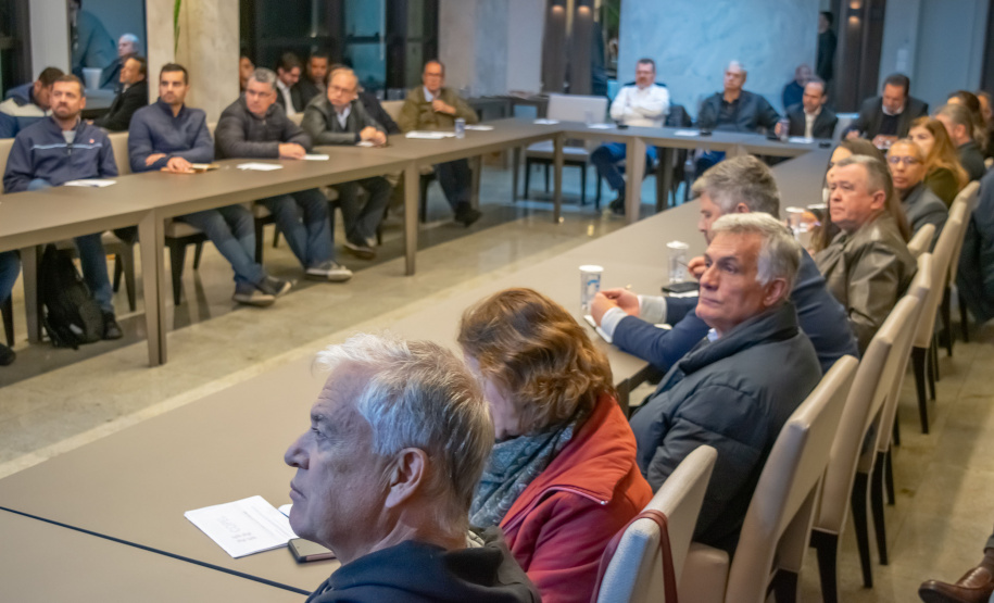 Empresários de Curitiba participam de evento sobre como economizar energia no mercado livre