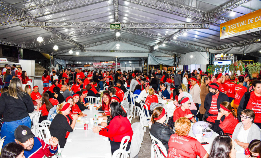 Julho tem gastronomia caiçara, dança folclórica, carneiro no buraco e ciência no calendário turístico paranaense