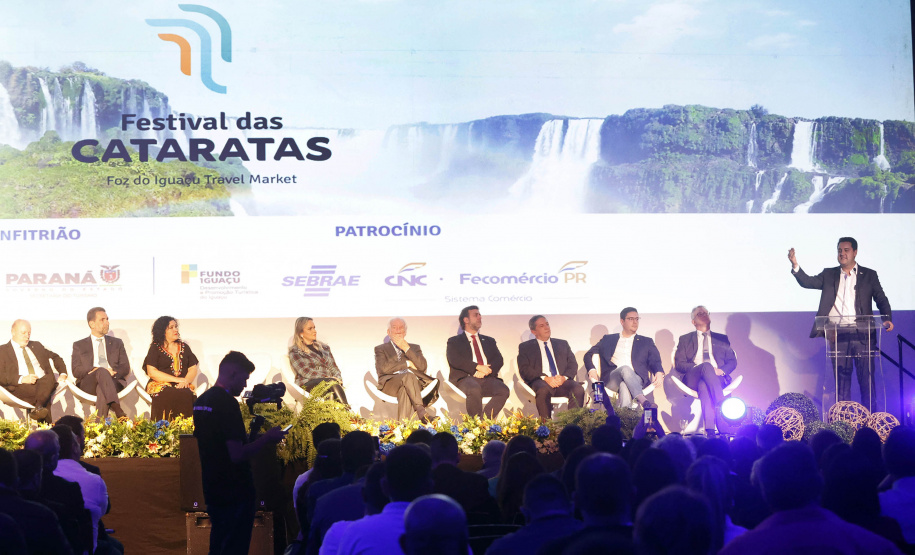 18ª edição, o Festival das Cataratas promoveu, na noite desta quarta-feira (31), no Hotel Recanto Cataratas, a solenidade de abertura do evento. Contou com a participação do governador do Paraná, Carlos Massa Ratinho Junior, Daniela Carneiro, ministra de Turismo do Brasil, e Sofía de Montiel de Afara, ministra do Turismo do Paraguai.