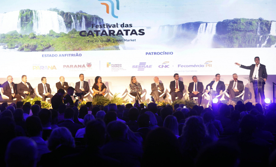 18ª edição, o Festival das Cataratas promoveu, na noite desta quarta-feira (31), no Hotel Recanto Cataratas, a solenidade de abertura do evento. Contou com a participação do governador do Paraná, Carlos Massa Ratinho Junior, Daniela Carneiro, ministra de Turismo do Brasil, e Sofía de Montiel de Afara, ministra do Turismo do Paraguai.