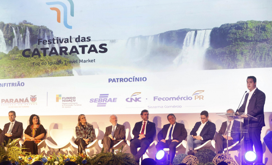 18ª edição, o Festival das Cataratas promoveu, na noite desta quarta-feira (31), no Hotel Recanto Cataratas, a solenidade de abertura do evento. Contou com a participação do governador do Paraná, Carlos Massa Ratinho Junior, Daniela Carneiro, ministra de Turismo do Brasil, e Sofía de Montiel de Afara, ministra do Turismo do Paraguai.