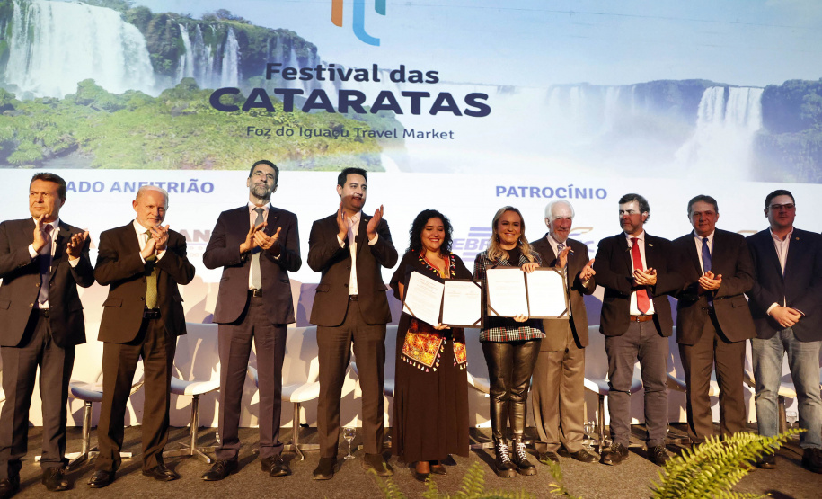 18ª edição, o Festival das Cataratas promoveu, na noite desta quarta-feira (31), no Hotel Recanto Cataratas, a solenidade de abertura do evento. Contou com a participação do governador do Paraná, Carlos Massa Ratinho Junior, Daniela Carneiro, ministra de Turismo do Brasil, e Sofía de Montiel de Afara, ministra do Turismo do Paraguai.