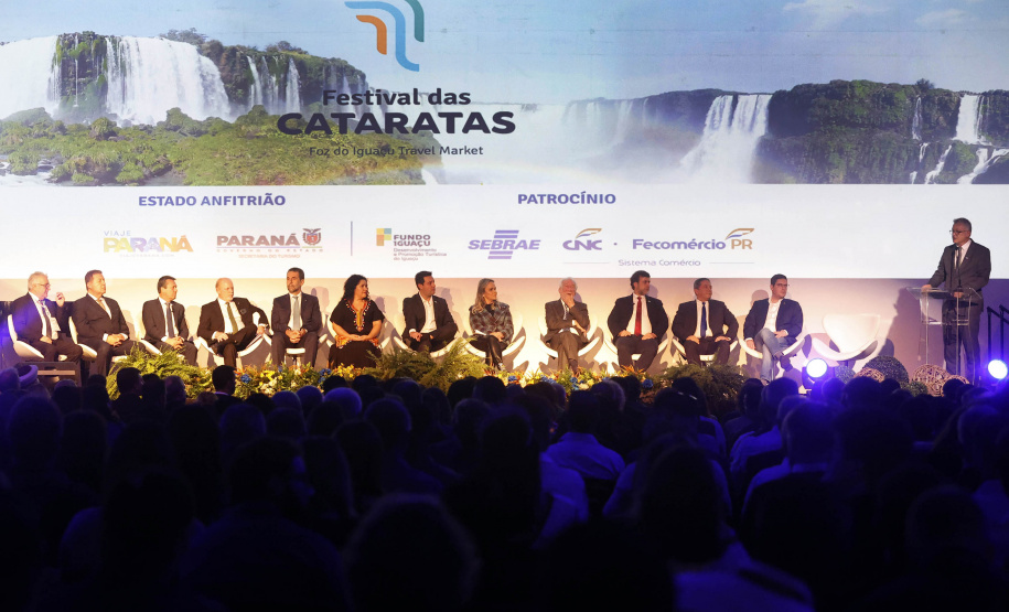 18ª edição, o Festival das Cataratas promoveu, na noite desta quarta-feira (31), no Hotel Recanto Cataratas, a solenidade de abertura do evento. Contou com a participação do governador do Paraná, Carlos Massa Ratinho Junior, Daniela Carneiro, ministra de Turismo do Brasil, e Sofía de Montiel de Afara, ministra do Turismo do Paraguai.