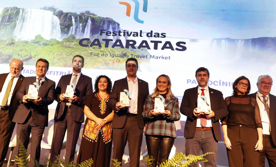 18ª edição, o Festival das Cataratas promoveu, na noite desta quarta-feira (31), no Hotel Recanto Cataratas, a solenidade de abertura do evento. Contou com a participação do governador do Paraná, Carlos Massa Ratinho Junior, Daniela Carneiro, ministra de Turismo do Brasil, e Sofía de Montiel de Afara, ministra do Turismo do Paraguai.