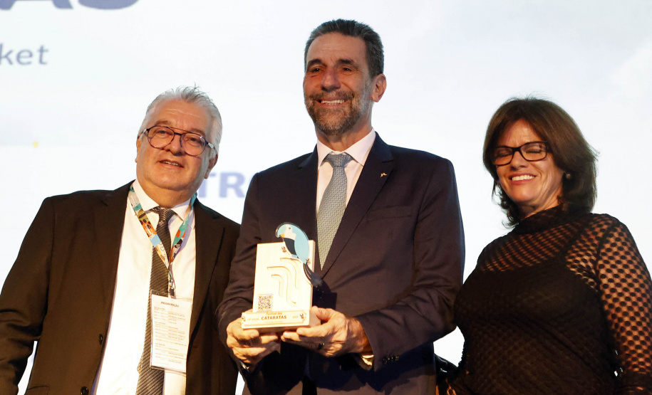 18ª edição, o Festival das Cataratas promoveu, na noite desta quarta-feira (31), no Hotel Recanto Cataratas, a solenidade de abertura do evento. Contou com a participação do governador do Paraná, Carlos Massa Ratinho Junior, Daniela Carneiro, ministra de Turismo do Brasil, e Sofía de Montiel de Afara, ministra do Turismo do Paraguai.