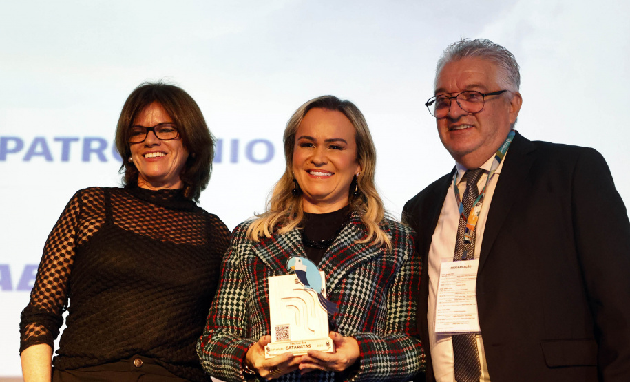 18ª edição, o Festival das Cataratas promoveu, na noite desta quarta-feira (31), no Hotel Recanto Cataratas, a solenidade de abertura do evento. Contou com a participação do governador do Paraná, Carlos Massa Ratinho Junior, Daniela Carneiro, ministra de Turismo do Brasil, e Sofía de Montiel de Afara, ministra do Turismo do Paraguai.