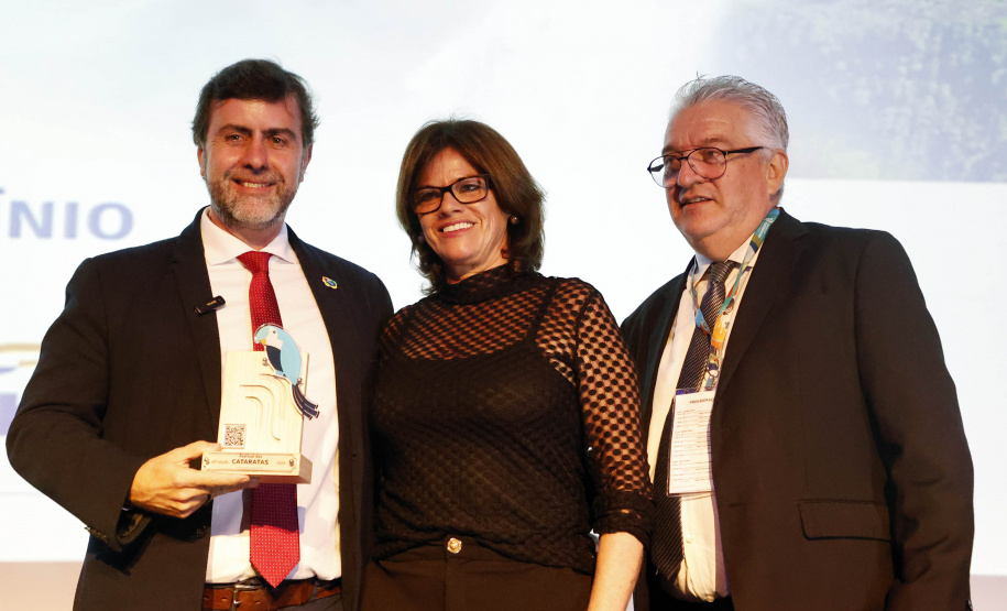 18ª edição, o Festival das Cataratas promoveu, na noite desta quarta-feira (31), no Hotel Recanto Cataratas, a solenidade de abertura do evento. Contou com a participação do governador do Paraná, Carlos Massa Ratinho Junior, Daniela Carneiro, ministra de Turismo do Brasil, e Sofía de Montiel de Afara, ministra do Turismo do Paraguai.