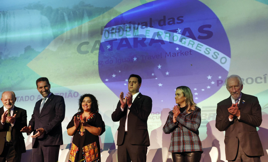 18ª edição, o Festival das Cataratas promoveu, na noite desta quarta-feira (31), no Hotel Recanto Cataratas, a solenidade de abertura do evento. Contou com a participação do governador do Paraná, Carlos Massa Ratinho Junior, Daniela Carneiro, ministra de Turismo do Brasil, e Sofía de Montiel de Afara, ministra do Turismo do Paraguai.