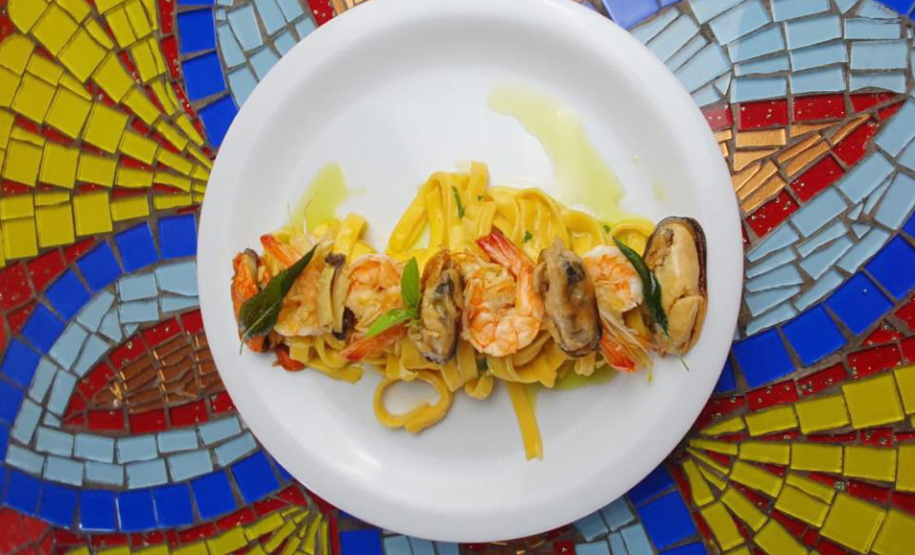 Julho tem gastronomia caiçara, dança folclórica, carneiro no buraco e ciência no calendário turístico paranaense