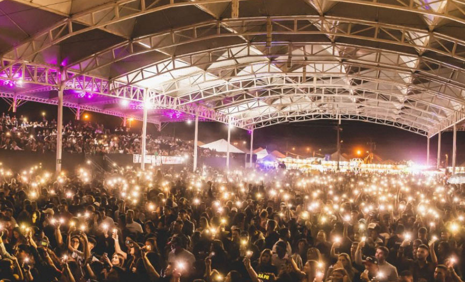 Julho tem gastronomia caiçara, dança folclórica, carneiro no buraco e ciência no calendário turístico paranaense