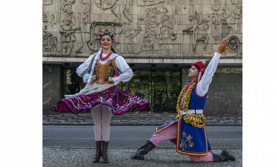 Julho tem gastronomia caiçara, dança folclórica, carneiro no buraco e ciência no calendário turístico paranaense