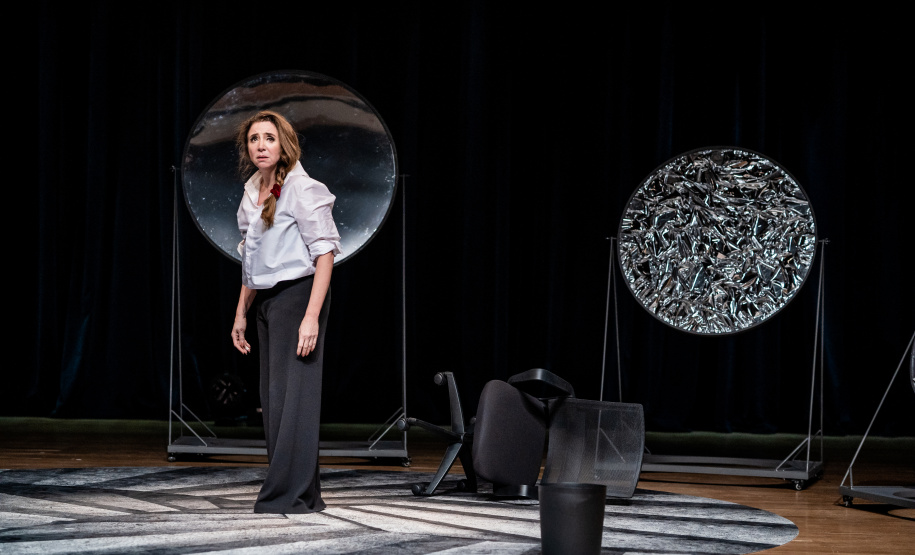 Marisa Orth comemora 40 anos de carreira com espetáculo em Curitiba