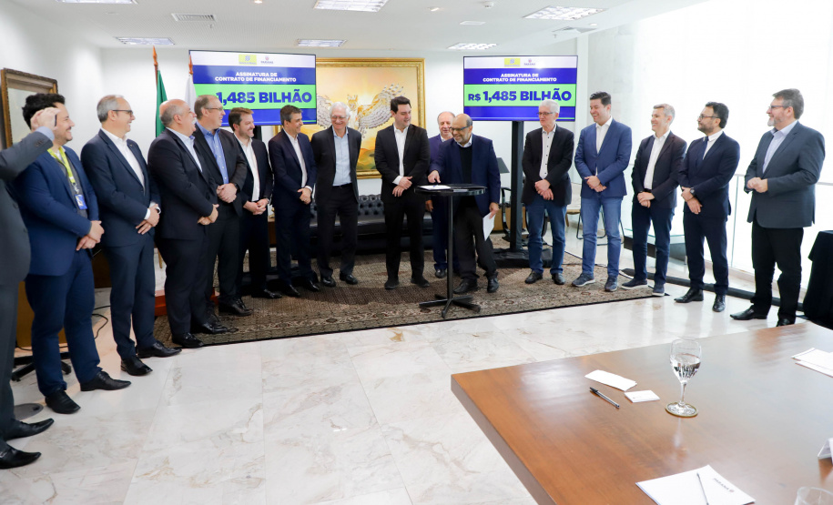 Paraná assina contrato de R$ 1,5 bilhão com o Banco do Brasil para financiar obras de infraestrutura