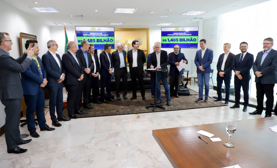 Paraná assina contrato de R$ 1,5 bilhão com o Banco do Brasil para financiar obras de infraestrutura
