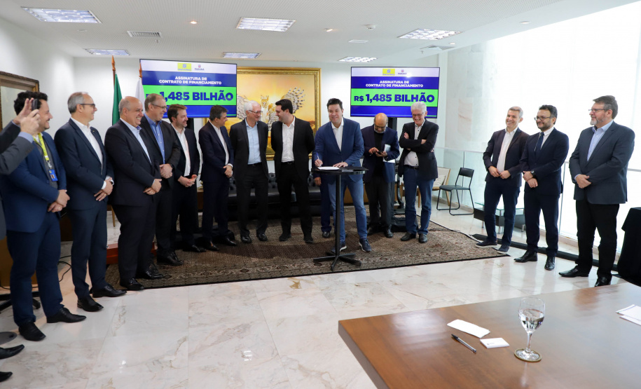 Paraná assina contrato de R$ 1,5 bilhão com o Banco do Brasil para financiar obras de infraestrutura