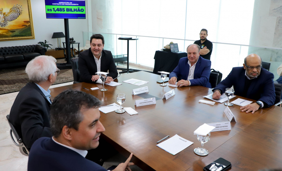 Paraná assina contrato de R$ 1,5 bilhão com o Banco do Brasil para financiar obras de infraestrutura