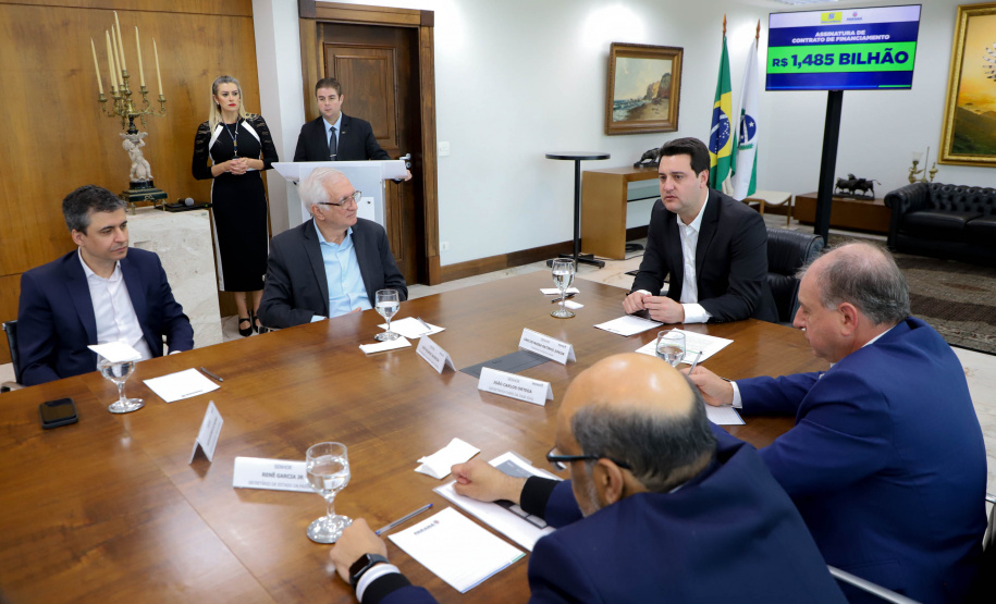Paraná assina contrato de R$ 1,5 bilhão com o Banco do Brasil para financiar obras de infraestrutura