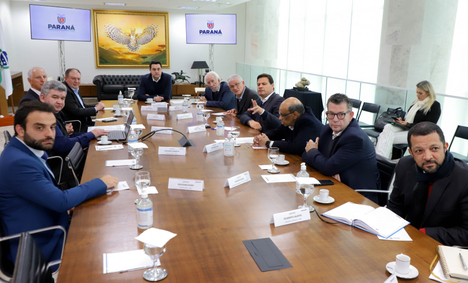 Governador Carlos Massa Ratinho Jr em reunião com a cooperativa Agrária.