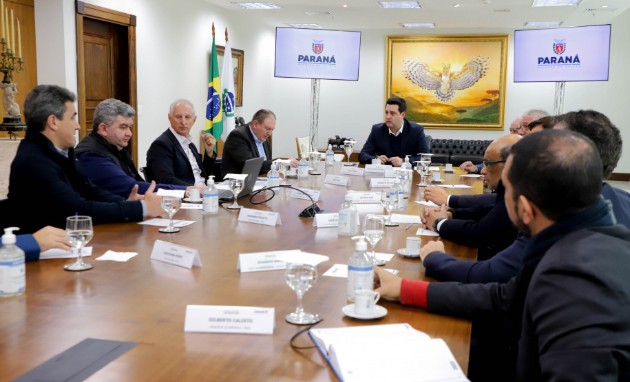 Governador Carlos Massa Ratinho Jr em reunião com a cooperativa Agrária.