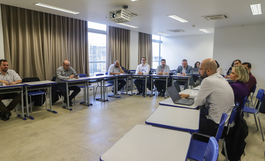 GRUPOS TÉCNICOS
