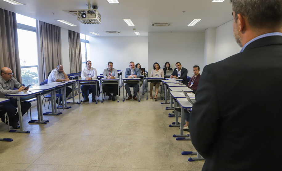 GRUPOS TÉCNICOS