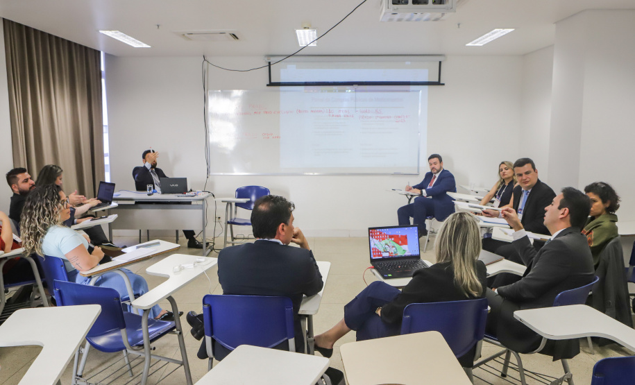 GRUPOS TÉCNICOS