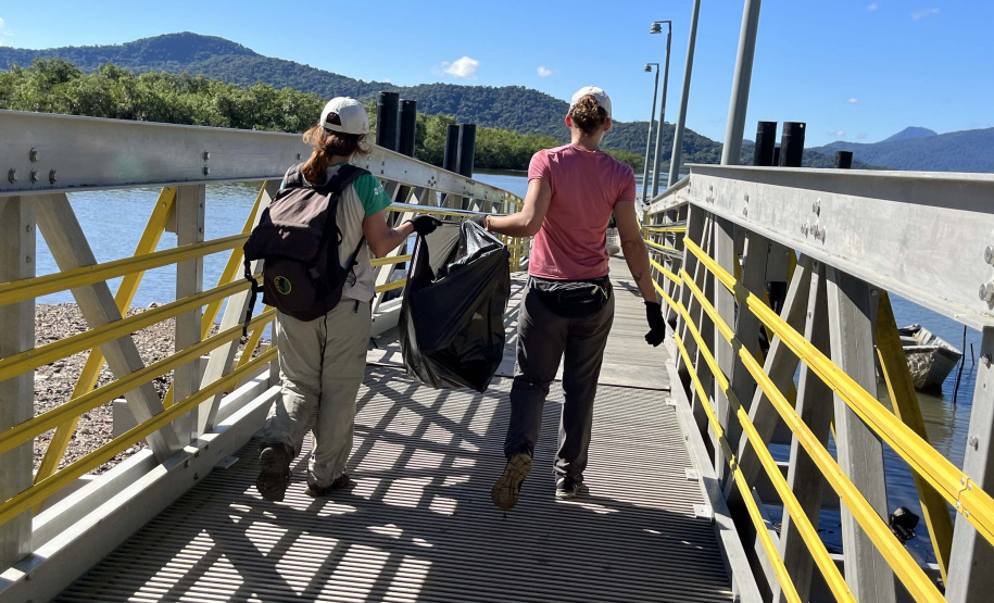2º mutirão de limpeza de manguezais organizado pela Portos do Paraná retira quase 2,5 toneladas do entorno de Antonina