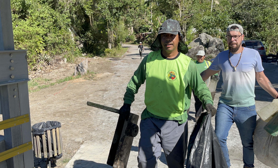 2º mutirão de limpeza de manguezais organizado pela Portos do Paraná retira quase 2,5 toneladas do entorno de Antonina