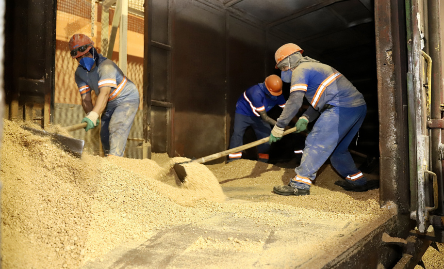 Aumenta o transporte de cargas pela ferrovia até o Porto de Paranaguá