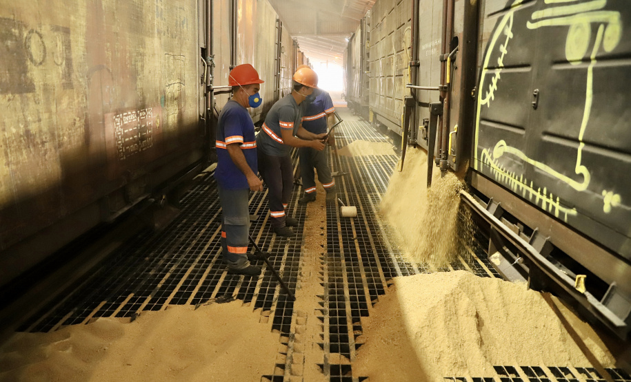 Aumenta o transporte de cargas pela ferrovia até o Porto de Paranaguá