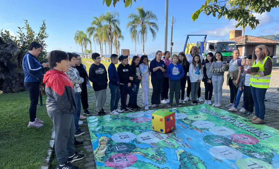 2º mutirão de limpeza de manguezais organizado pela Portos do Paraná retira quase 2,5 toneladas do entorno de Antonina