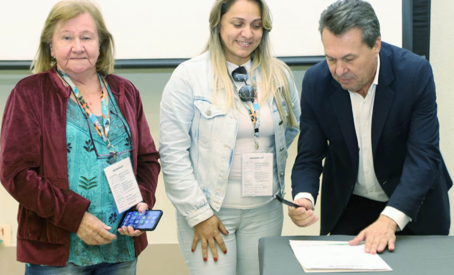 Assinatura do Protocolo de Intenções entre a Secretaria de Estado do Turismo e as IGR, e o compromisso do governo do Paraná com o desenvolvimento do turismo marcou o primeiro dia de evento.