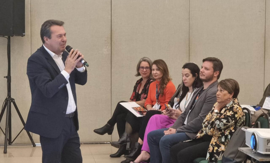 Assinatura do Protocolo de Intenções entre a Secretaria de Estado do Turismo e as IGR, e o compromisso do governo do Paraná com o desenvolvimento do turismo marcou o primeiro dia de evento.