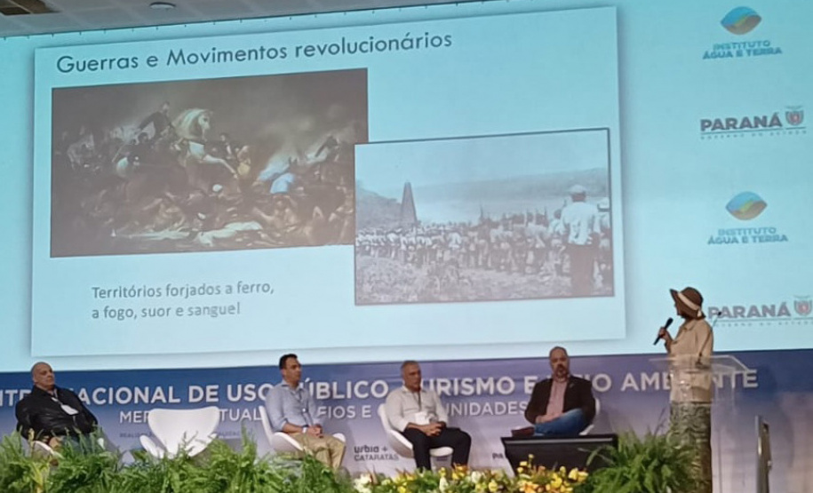 Discussão sobre como pensar em novas ofertas para o visitante da Unidade de Conservação marcou o segundo dia de painéis do 1º Encontro Nacional de Uso Público, Turismo e Meio Ambiente.