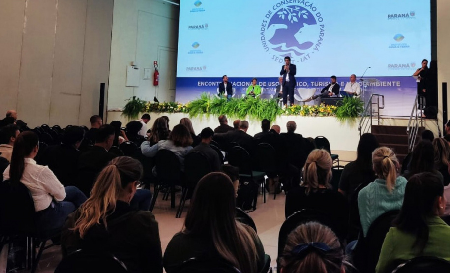Discussão sobre como pensar em novas ofertas para o visitante da Unidade de Conservação marcou o segundo dia de painéis do 1º Encontro Nacional de Uso Público, Turismo e Meio Ambiente.