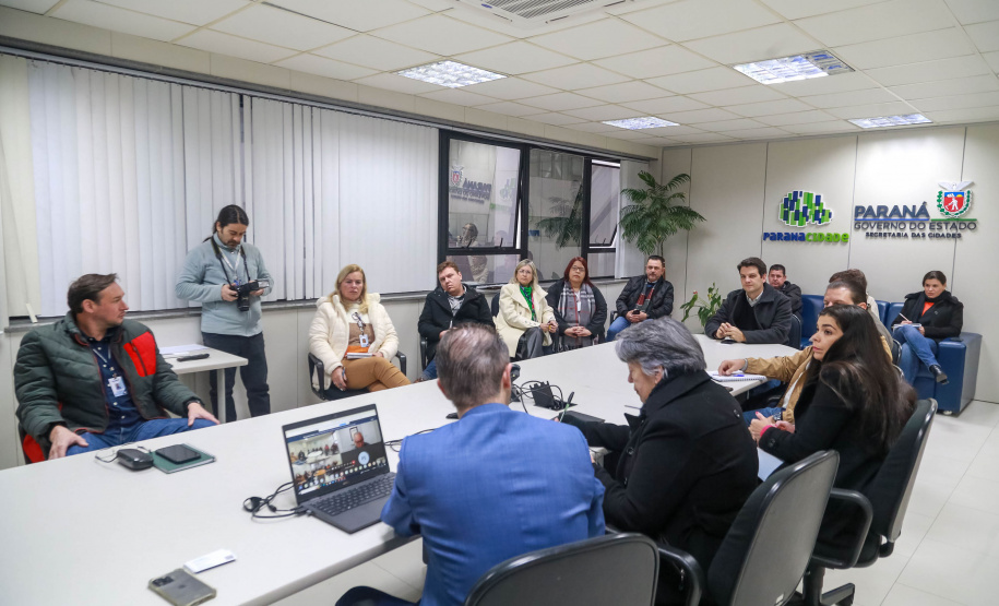 Técnicos de 16 municípios do Paraná vão passar por um treinamento, entre segunda e sexta-feira (19 e 23 ) para aprenderem a trabalhar com um software de georreferenciamento, adquirido pelo Governo do Estado.