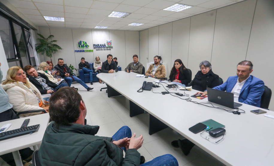 Técnicos de 16 municípios do Paraná vão passar por um treinamento, entre segunda e sexta-feira (19 e 23 ) para aprenderem a trabalhar com um software de georreferenciamento, adquirido pelo Governo do Estado.