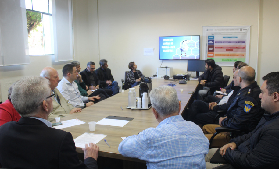 Governo do Paraná, setor privado e entidades do agro trabalham para conter gripe aviária