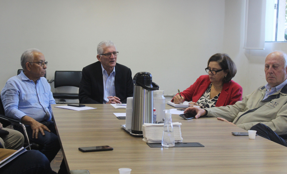 Governo do Paraná, setor privado e entidades do agro trabalham para conter gripe aviária