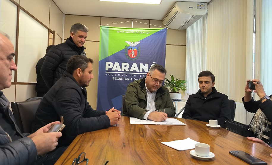 O secretário de Estado da Saúde, Beto Preto, assinou, nesta segunda-feira (19), a autorização para início das obras de dois Prontos Atendimentos Municipais (PAM) na região dos Campos Gerais, no centro-leste do Estado