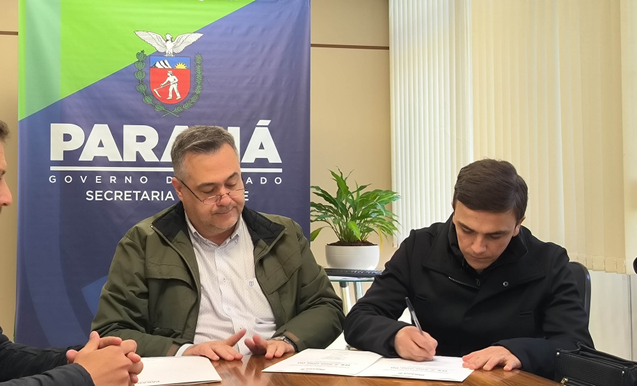 O secretário de Estado da Saúde, Beto Preto, assinou, nesta segunda-feira (19), a autorização para início das obras de dois Prontos Atendimentos Municipais (PAM) na região dos Campos Gerais, no centro-leste do Estado
