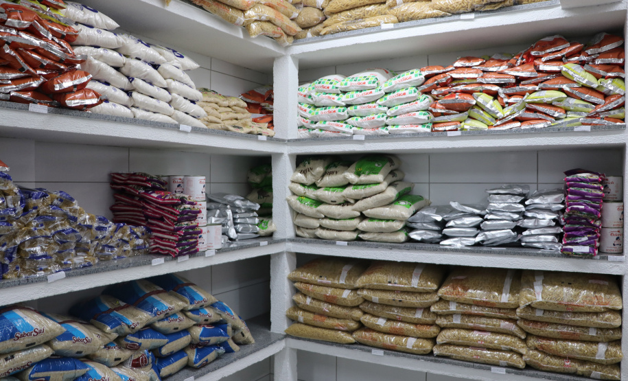 Governo do Estado entrega terceira remessa de alimentos não perecíveis da merenda escolar